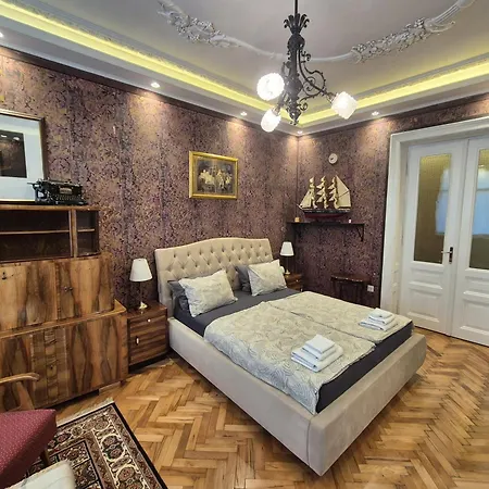 Sophie - 75 Sqm - Free Car Garage Apartment *